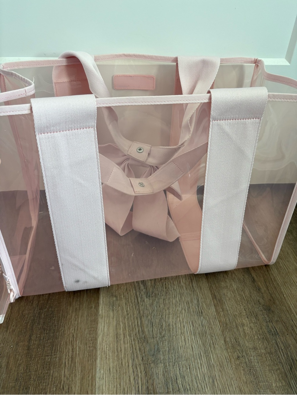 case-mate Pale Pink Clear Tote with Matching Pouch - Picture 3 of 5
